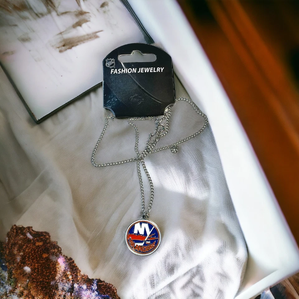 New York Islanders Logo Pendant Chain Necklace - 22" Chain - Image 1 of 1