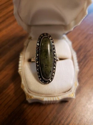 Anillo de marcasita y piedra verde hecho en Irlanda 5,25 Foto 1 de 3