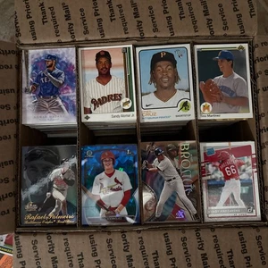 MEDIUM FLAT RATE BOX FULL OF BASEBALL CARDS COMMONS 2000+ CARDS BB - Picture 1 of 1