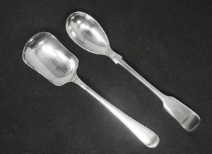 Juego de 2 cucharas de azúcar inglesas plateadas. 5 1/4" de largo - Imagen 1 de 1