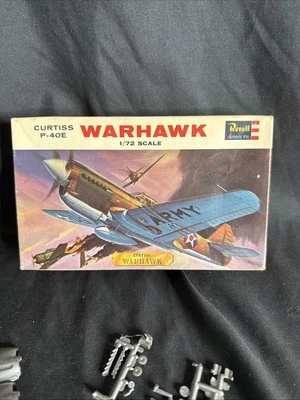 1963 Revell Rare - 1/72 Revell Curtiss P-40E Warhawk - 2 Models In One Kit - Image 1 of 4