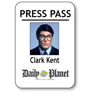CLARK KENT DISTINTIVO NOME COSTUME HALLOWEEN PUNTELLO PER SUPERMAN PRESS PASS MAGNETICO - Foto 1 di 2