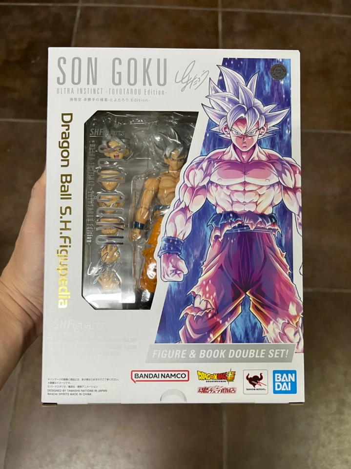 Sh Figuarts Son Goku Ultra Instinto Edición Toyotarou Figura y Libro Set V-Jump Foto 1 de 4