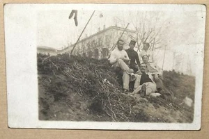 CARTE PHOTO SOLDATS - LIEU A DETERMINER - Picture 1 of 1