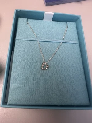 Colgante Tiffany & Co Elsa Peretti corazón abierto en plata de ley, 7 mm Foto 1 de 3