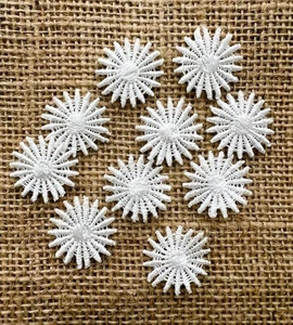 10 x White Flowers, Sew-on embroidered patch, Flower Appliqués - Picture 1 of 4