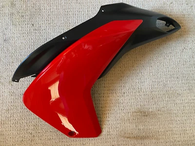 Panel carenado nariz airscoop lado derecho Ducati Multistrada 1200 1200S manchas rojas Foto 1 de 4