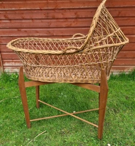 1960s Wicker Baby Bassinet With Stand Vintage Classic Cot Bed Moses Basket - Picture 1 of 15