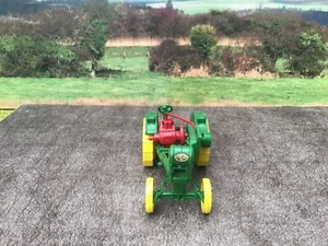 Ertl John Deere grün Maßstab 1:32 Waterloo Boy Traktor 6 - Bild 1 von 6