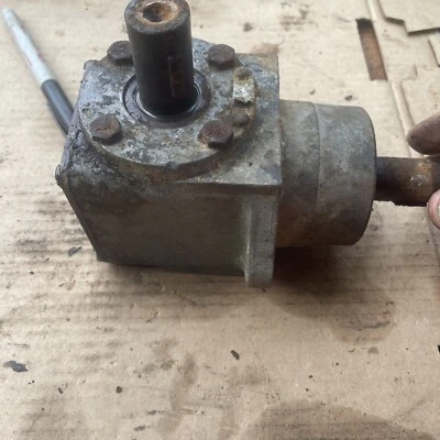 GRASSHOPPER WOODS 1250 D4412 MOWER GEAR 盒 0.875 轴(一个密封泄漏) — 第 1/4 张图片