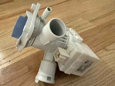 Conjunto de bomba de drenaje para lavadora Bosch 00145753 OEM Foto 1 de 4