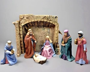 Vintage Avon O Holy Night Nativity 7 Pieces - Manger; Holy Family; 3 Kings -1989 - Picture 1 of 7
