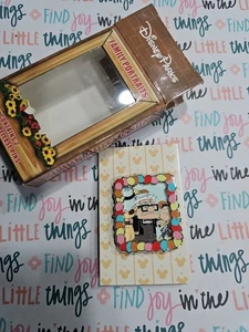 Personajes Disney Retratos Familiares Revelan Ocultar Misterio Pin Up Carl Dug Russel - Imagen 1 de 3