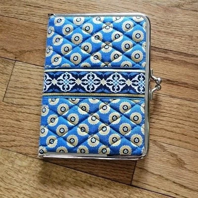 Álbum de fotos Vera Bradley Riviera azul bloqueo de beso estuche a presión para 12 fotos 4x6 Foto 1 de 4