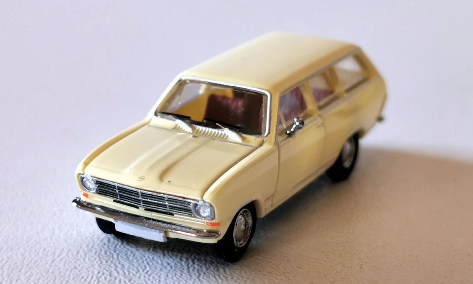 BREKINA 20431 - Opel Kadett B Caravan, Giallo Chiaro - 1:87 - Immagine 1 di 1