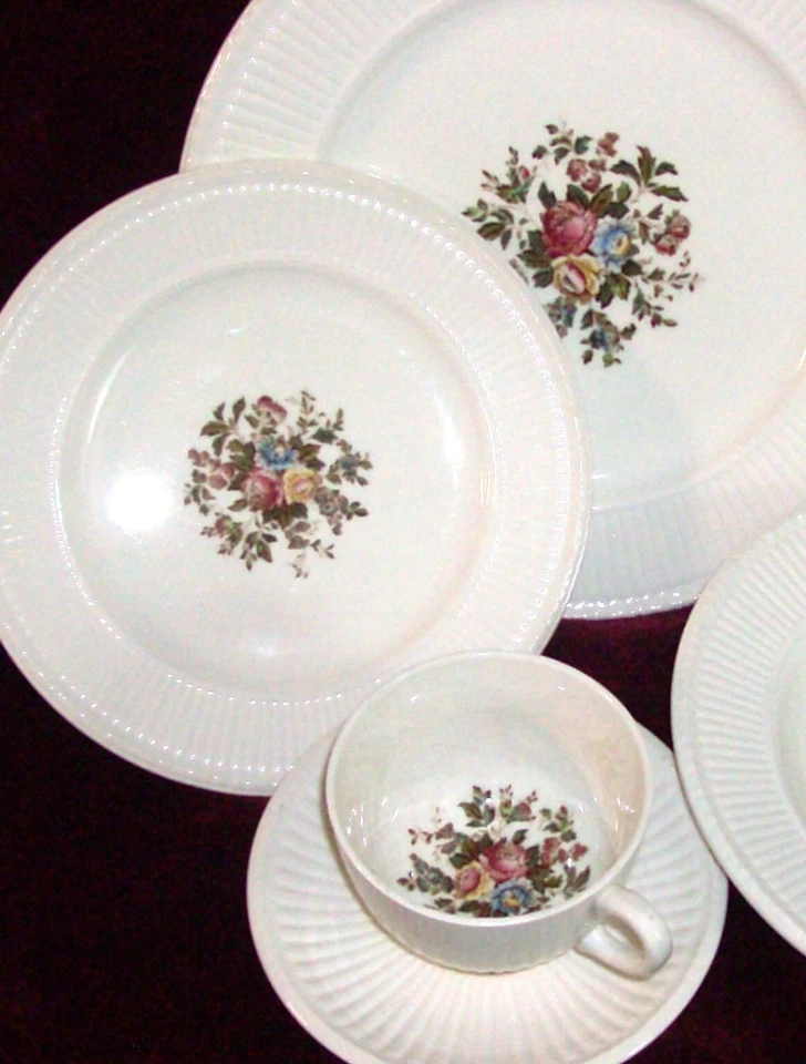 CONWAY by Wedgwood 3 PRATOS DE SOBREMESA 6 3/8" PÃO LANCHE Feito na Inglaterra Vintage - Imagem 1 de 4