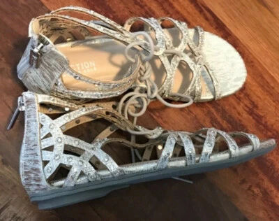 SANDALIAS GLADIADOR KENNETH COLE REACTION GHILLIE PLATA BRILLANTE TALLA 5/36 Foto 1 de 4