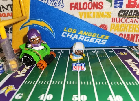 2023 (2022) NFL Teenymates LA Chargers Defensive Back Derwin James figure Cover