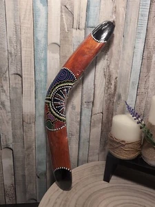 Boomerang monofacciale decorativo in legno dipinto a punti - 40 cm - commercio equo e solidale - Foto 1 di 3