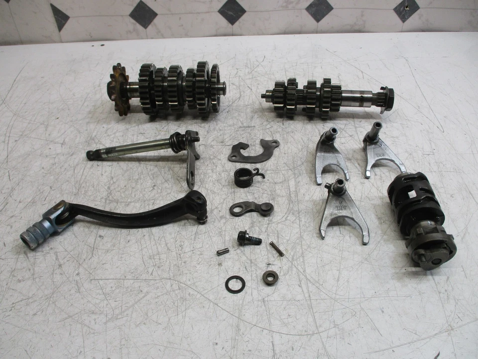 Yamaha yz250f yz 250 f 2004 04 transmisión engranajes horquillas palanca de cambios. Foto 1 de 4