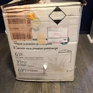 Pentair Flotec FP7100H-09 Pre-Charged Pressure Tank Gallon Capacity 6/23 38PSI - Picture 1 of 13