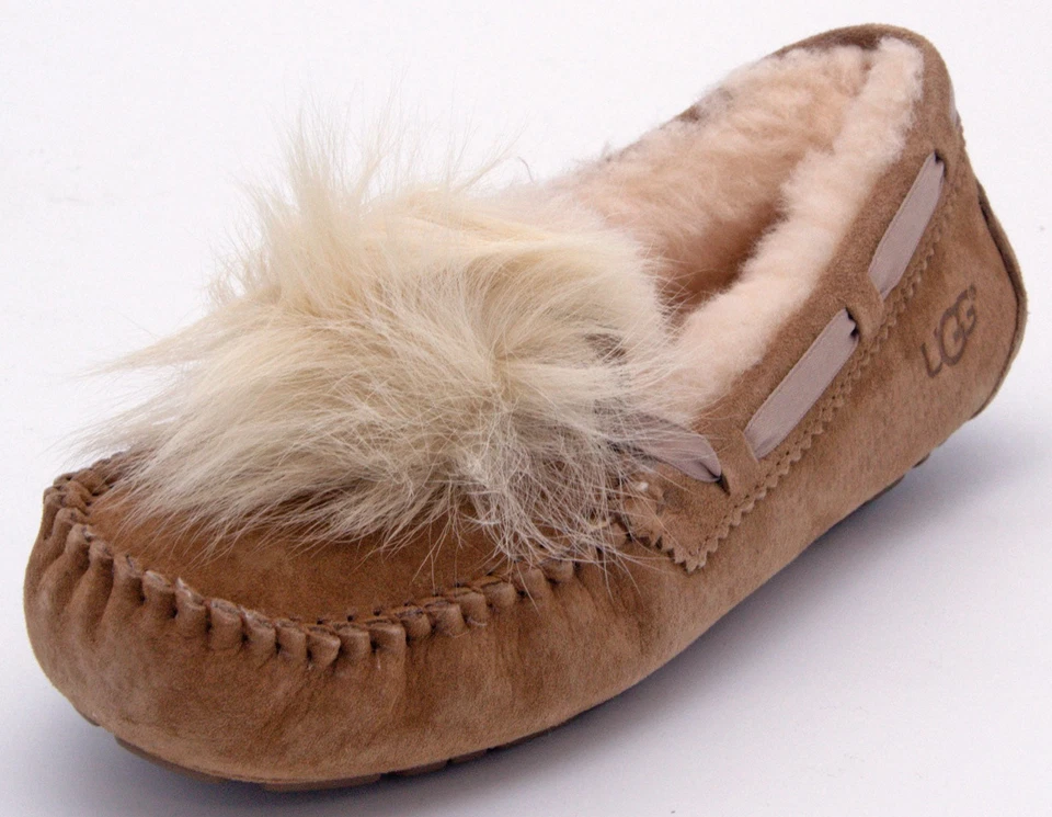 UGG Womens Dakota Pom Pom SLIPPER 1019015 Chestnut Size 6