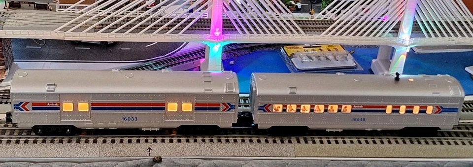 Lionel O Gauge Amtrak Baggage Car 6-16033 & Passenger Car 6-16048 Lighted 11" - Image 1 of 4