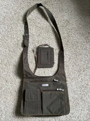 Bolso Bandolera Baggallini Marrón Nylon Multi Bolsillo Cartera de Viaje Ajustable Foto 1 de 4