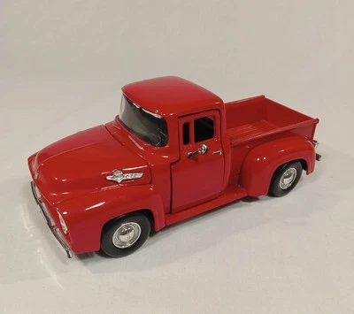 Красный литой игрушечный грузовик Motor Max Fire Engine 1955/1956 Ford F-100 масштаб 1:24 - Изображение 1 из 4