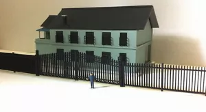 Modelo de 1 metro ferrocarril escala 1:87 edificio cerca de plástico pared con puerta - Imagen 1 de 3