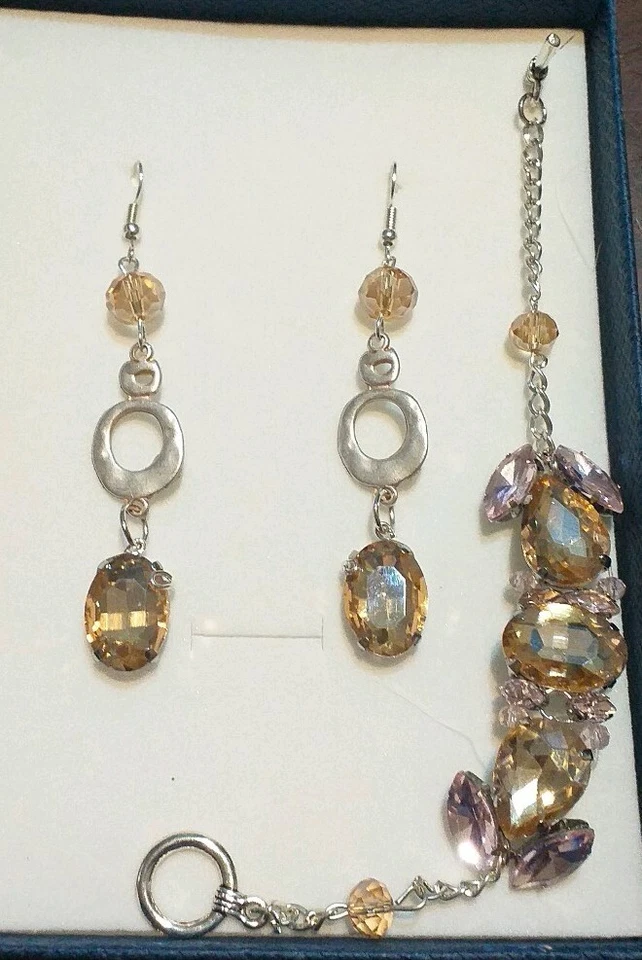 Orecchini pendenti e bracciale con CRISTALLI incastonati e strass ambra e rosa - Immagine 1 di 1