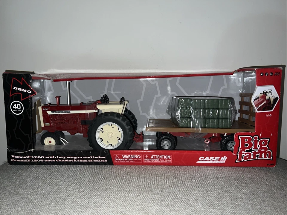 FARMALL 1206 Tractor With Hay Wagon Big Farm 46213 Case IH Box Slightly Damaged - Image 1 of 4