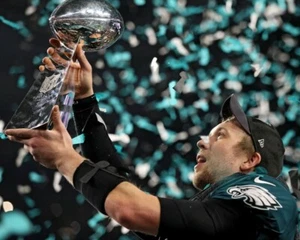 NICK FOLES 8X10 PHOTO PHILADELPHIA EAGLES NFL FOOTBALL PICTURE WITH TROPHY - Picture 1 of 1
