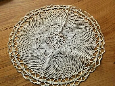 Linge ancien napperon rond en dentelle écrue  - Photo 1/4