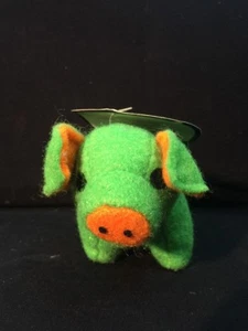 PELOTA DE TENIS DE JUGUETE PARA PERRO CERDO PEQUEÑO 🙂 VERDE MULTIPET INTL para tu perro especial. NUEVO - Imagen 1 de 5