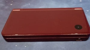 consola Nintendo dsi xl rojo vino / red wine burgundy con cargador / charger - Imagen 1 de 4