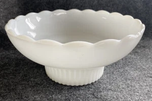 Vintage E.O. BRODY Cleveland. O. USA Milk Glass 6-5/8" Bowl M2000 Scalloped Edge - Picture 1 of 12