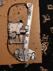 2006-2011 CADILLAC DTS FRONT DRIVER SIDE WINDOW REGULATOR W/ MOTOR - Picture 1 of 7