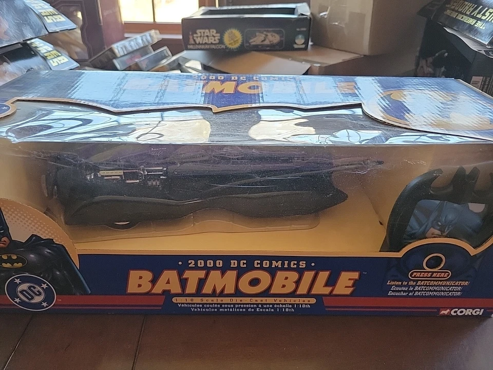 2004 Corgi 1:18 2000 DC Comics Batmobile Die Cast NIP - Image 1 of 1
