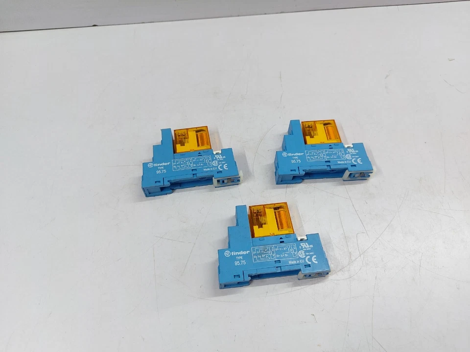 FINDER 40.52 Relais 8A 250V 230V 50/60Hz Avec Prise 95.75 10A 250/300V - Image 1 of 4