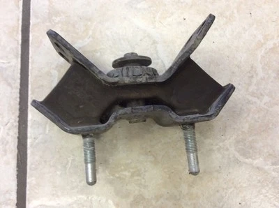 1997 1998 1999 2000 2001 Lexus ES300  Transmission Mount OEM 12372-20010 Toyota - Image 1 of 3