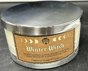 WINTERHEXE 3-DOCHT-KERZE ORANGE, PREISELBEERE & ZIMT MITTELGLAS - Bild 1 von 2