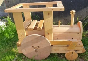 Maceta de madera para jardinera de hierbas de jardín de tren reciclada. - Imagen 1 de 4