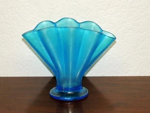 Fenton Celeste Vaso Ventaglio Vetro Elasticizzato Blu Iridescente Antico EXC - Foto 1 di 6
