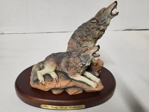 Country Artists Handcrafted Composite Stone Sculpture "Wolf Pair" CA644 England - Picture 1 of 23