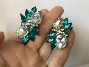 Green & White Rhinestone Clip On Earrings Vintage Glam Costume Jewelry Vintage - Picture 1 of 6