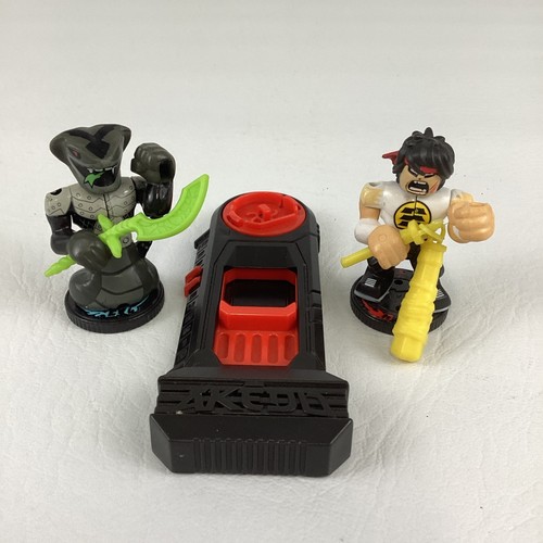 AKEDO Holiday Attack Shreddy Claws Mini Battling Exclusive To