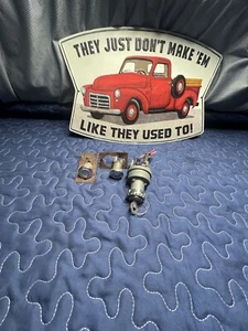 1955-1956 Pontiac IGNITION SWITCH - Door Lock - Picture 1 of 4