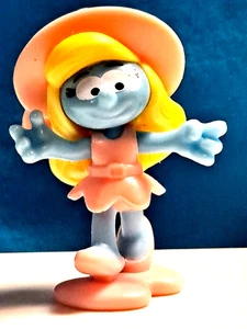 SMURFETTE Dressed in a Pink outfit RARE 1.5" Peyo Figurine Character EN428 - Picture 1 of 12
