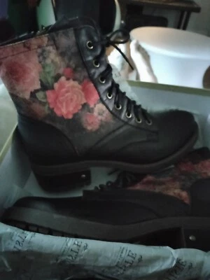 spring step l'artiste 42 us 10.5 boots - Image 1 of 3